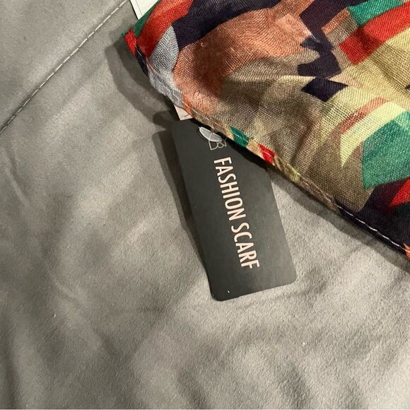 NWT D&Y Brown & Green Aztec Print Lightweight Infinity Scarf - Picture 4 of 5